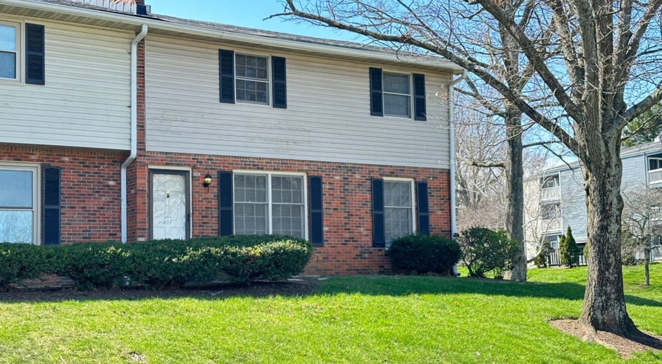 Lovely Townhouse in Tates Creek! 3 BR, 2.5 Baths; Hardwood Floors; Washer/Dryer included