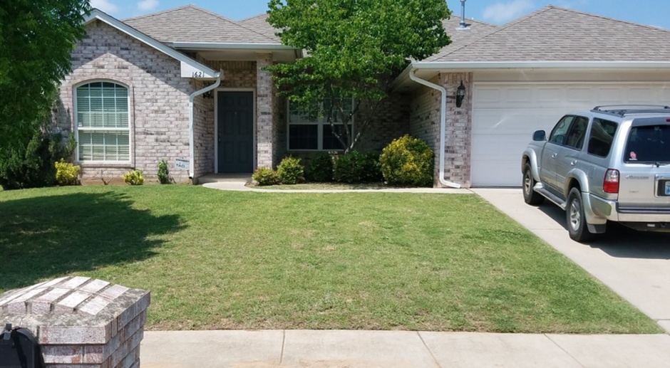 Beautiful 4 bed, 4.5 bath, 2 car garage home just 1.5 miles from OU Campus!!!!