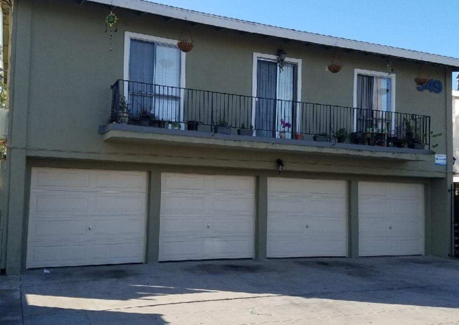 Houses Near 8 Unit Complex off of 4th, centrally located in Long Beach