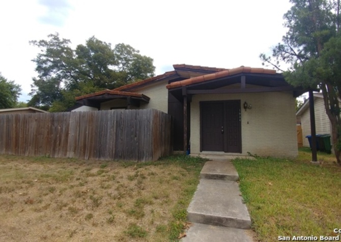 Houses Near 3/2 Single Story w/no carpets+ready for immediate move in!