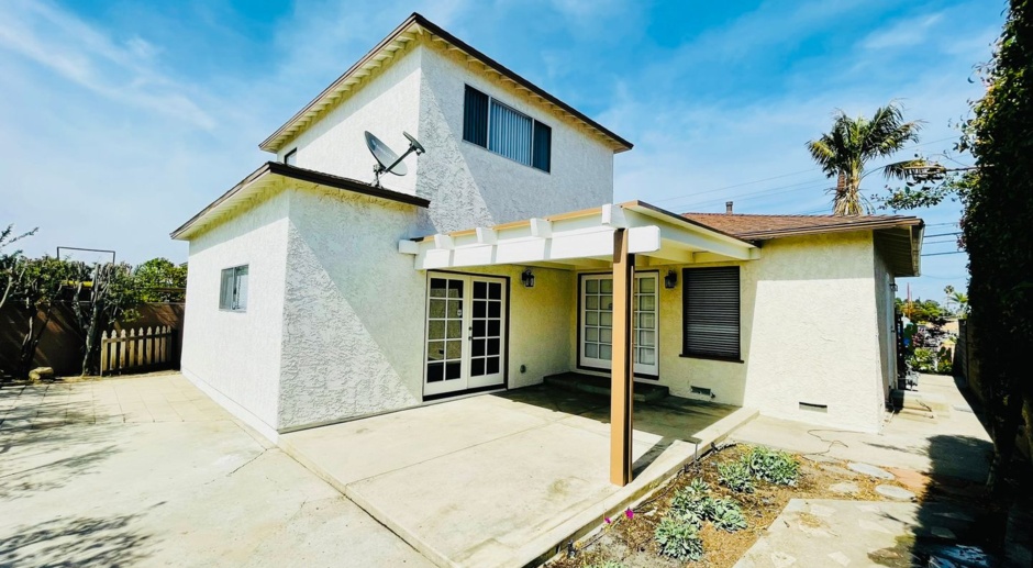 LOMITA, TRADITIONAL STYLE 4 bd / 2 ba Home - MUST SEE!!  