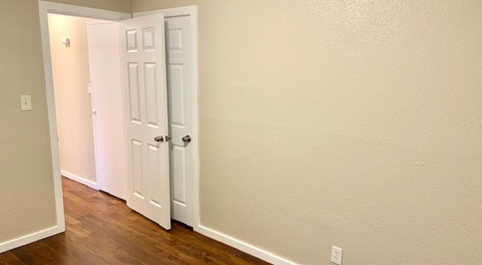 Great 2 bed 1 bath House with Garage in San Pablo -- AVAILABLE NOW !!!