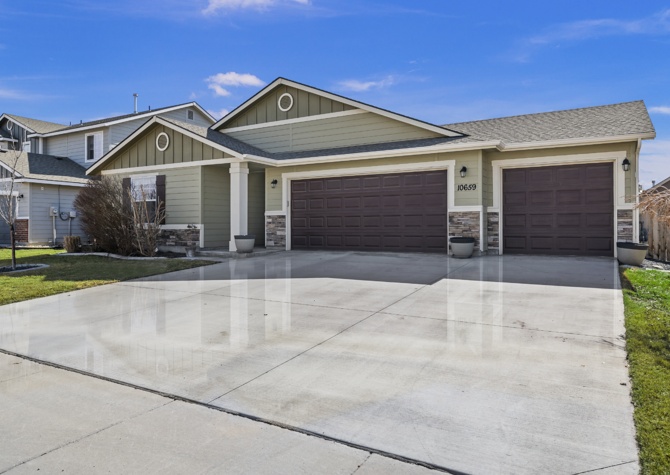Houses Near Spacious 3 bed 2 bath single level home in desirable Nampa location!