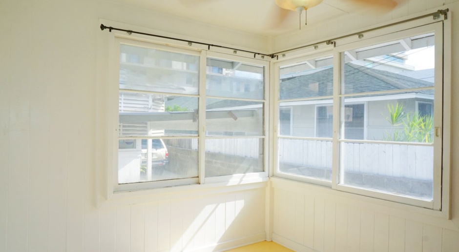Convenient Moiliili 2 Bedroom, 1 Bathroom House with A/C