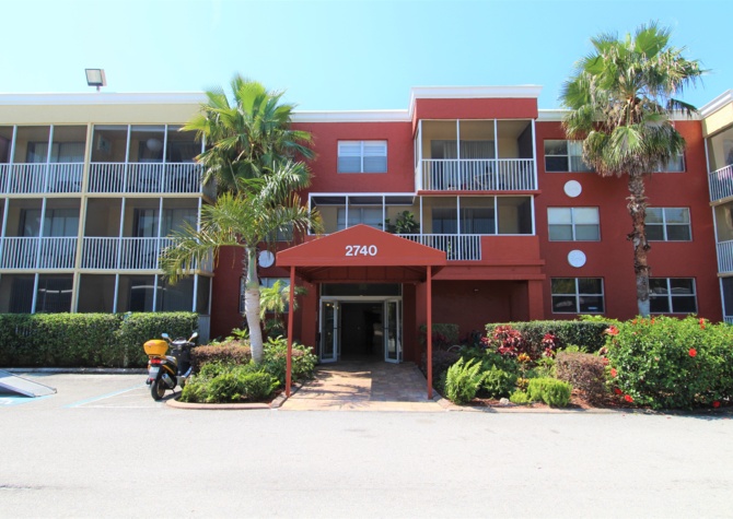 Houses Near One Bedroom Condo In the Heart Of Sarasota! 