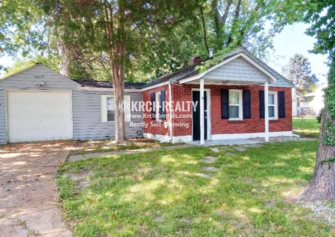 Houses Near 2-Bed 1-Bath Home w/ Updated Amenities & Storage Throughout the Home!