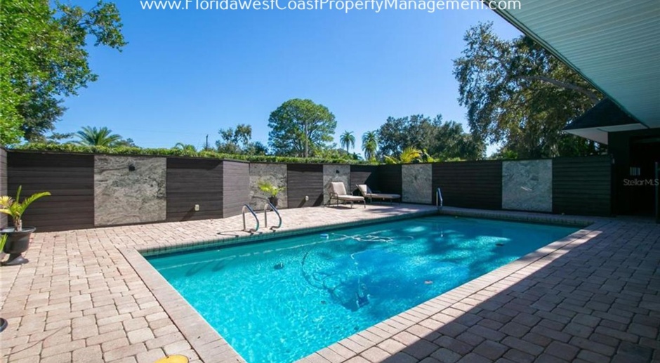 SARASOTA POOL HOME! FENCED YARD! SUPER LOCATION TO DOWNTOWN SARASOTA!  AVAILABLE NOW 
