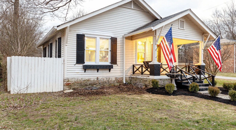 Renovated and FULLY FURNISHED 2 bed, 2 bath Home in Downtown Franklin