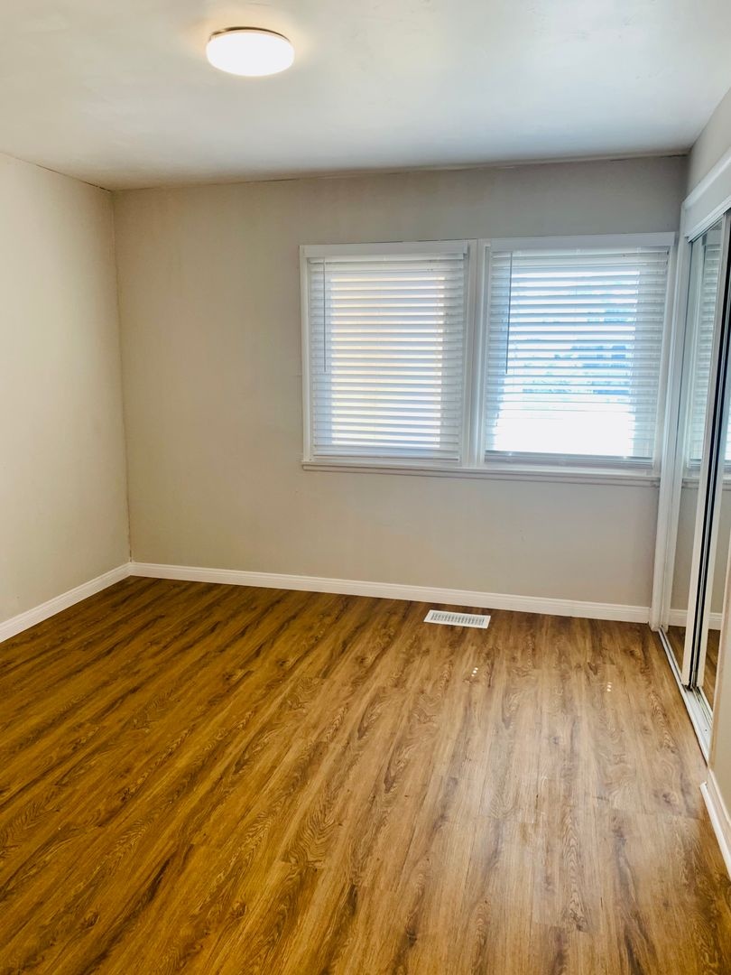***SPACIOUS 2 BEDROOM + FAMILY ROOM, 1 BATH APARTMENT COMING SOON DECEMBER 1ST* IN POINT LOMA HEIGHTS;WITH AN EXTRA ROOM***!!!MOVE IN SPECIAL, HALF OFF SECOND MONTH'S RENT; LIMITED TIME ONLY!!!