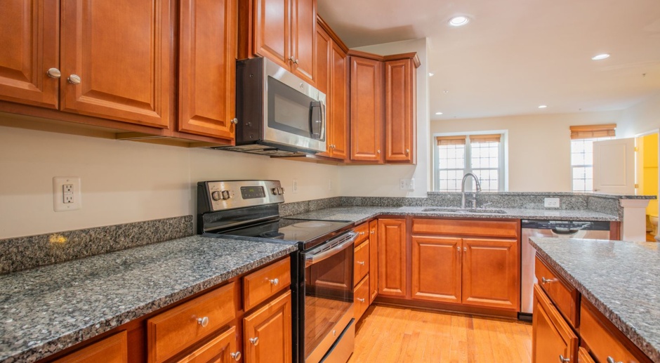Amazing 5 BR/4.5 BA Townhome in Greenbelt!