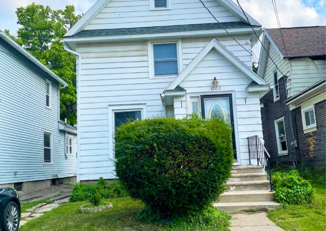 Houses Near Renovated Single-Family Home for Rent Near Downtown Lansing