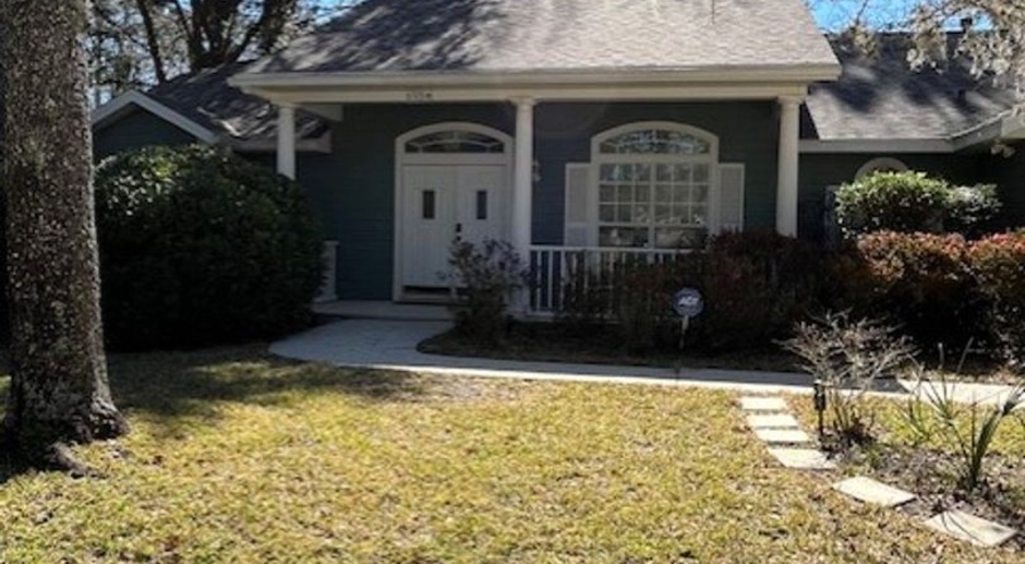 Beautiful and completely Renovated 3/2 fenced-in home in Mentone!