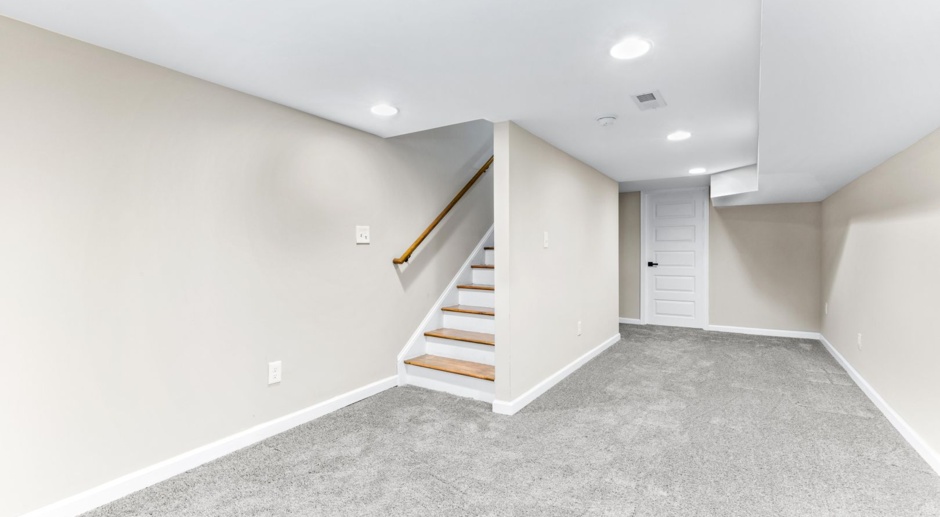 Parkside Haven: Contemporary 2-Bedroom Row Home Near Patterson Park