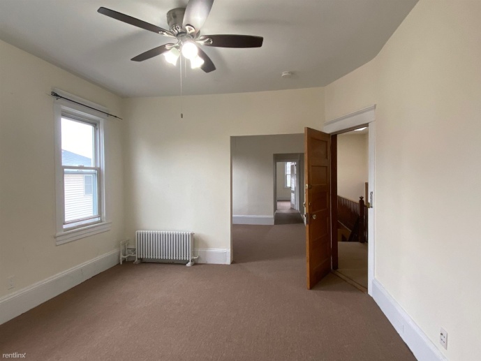 Spacious 1 Bedroom Apartment in Multifamily on 2nd Fl /1 Parking Space Inc. Laundry - Tarrytown