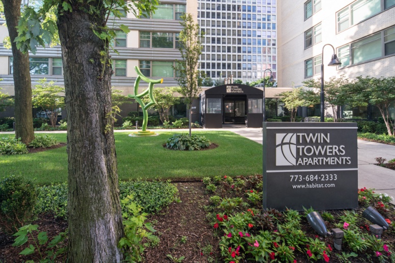 Twin Towers Apartments – Awesome Lake Views!