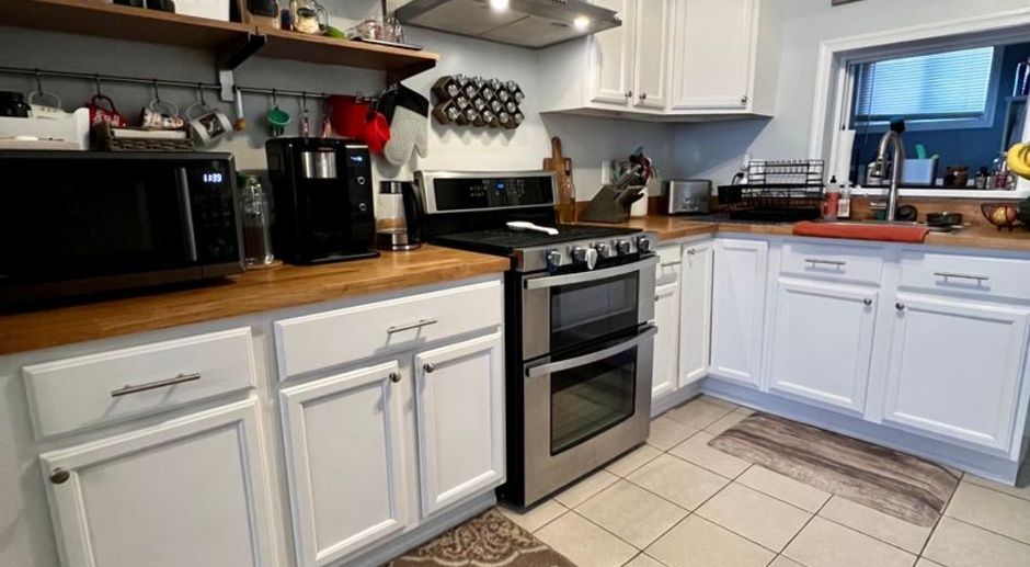 Gorgeous 3-Bedroom Townhome in South Philadelphia! Available NOW!