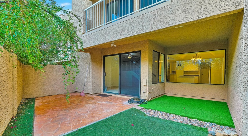Spacious 3 bed 2.5 bath Townhome located in Scottsdale Greens