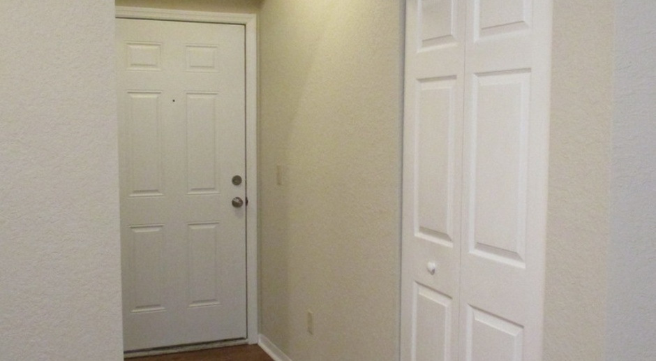 Upgraded 3BR/2BA Altamonte Springs Condo with Wood Flooring and Den!