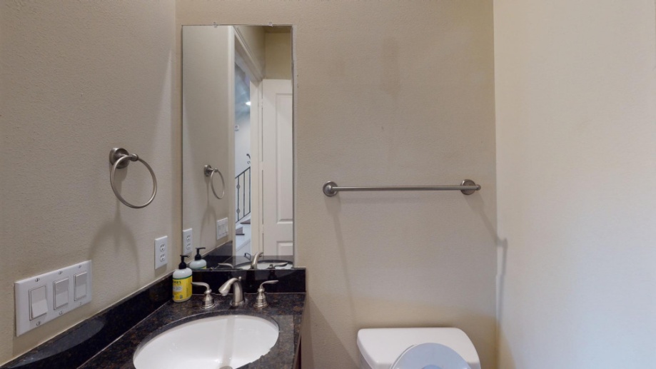 Full Room in Downtown Houston #1381 A W/Private Bathroom