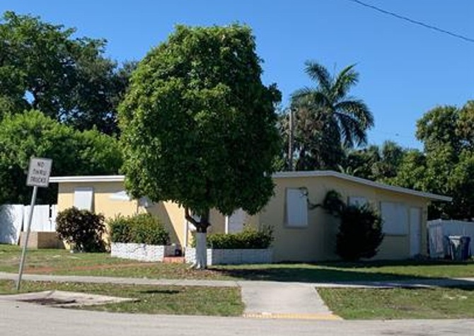 Houses Near The perfect 3/1 single home in Pompano Beach - Washer and Dryer in unit!
