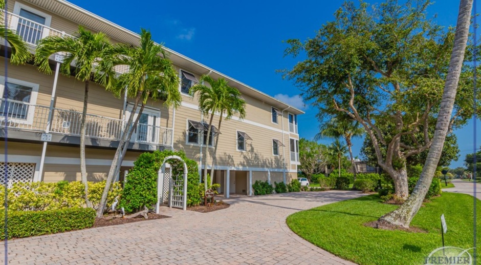 ***DOWNTOWN NAPLES ** 3 BEDS/3BATHS ** VIEWS ** ELEVATOR ** POOL ** WALK TO BEACH AND MUCH MORE***