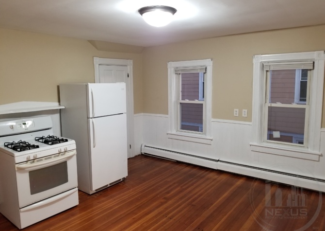 Houses Near [96 Russo St]3rdFlr 3Bed SmPetOK Hardwoods FreshPaint ClawTub Spacious