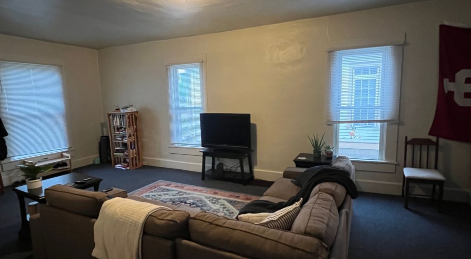 3 Bedroom Close to Campus Available August 2024
