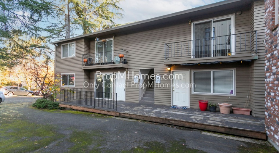 Charming Two Bedroom, Free Water & Sewer: Live Your Best Life in Multnomah Village! 