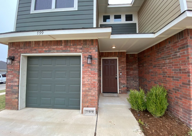 Houses Near Storm Shelter Included!!! 3 Bed 2 Bath 1 Car Garage Townhome in Moore 