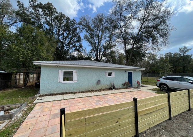 Houses Near Affordable 4/2 with upgrades!
