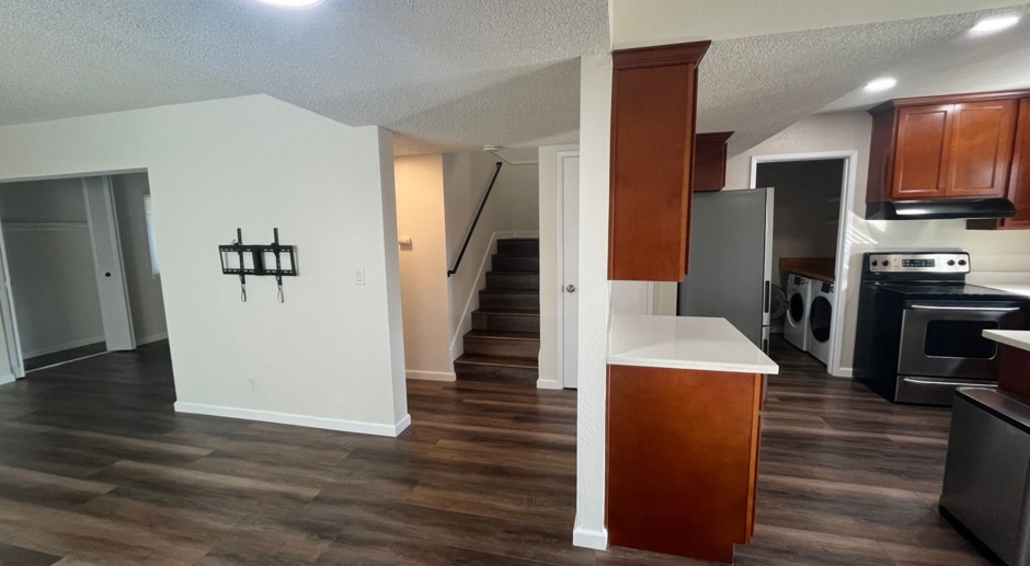 Spacious 3-4bedroom condo available now~
