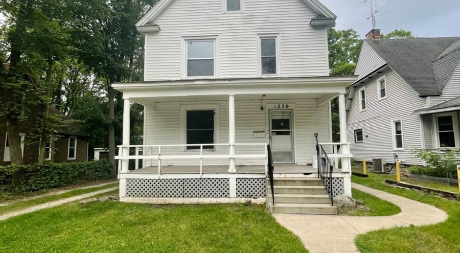 *Read listing details* 1220 Prospect St. - POTENTIAL AVAILABILITY FOR FALL 2024!