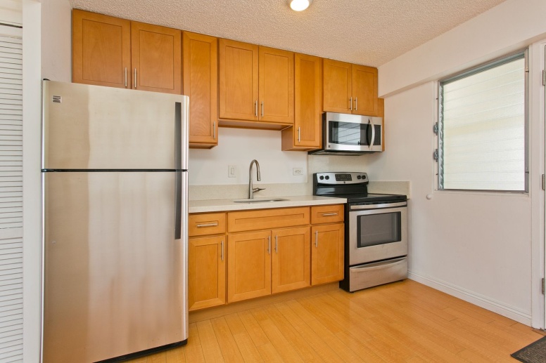 Conveniently Located One Bedroom/One Bath/One Parking in downtown - Available now! 