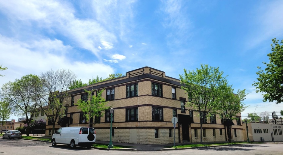 Classic Vintage apartments in Fantastic Midway location