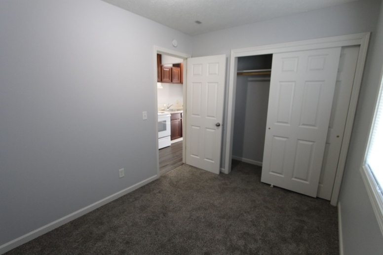 First floor 1 bedroom apartment- Private walk out entrance. No Stairs!  