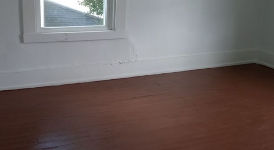 5 Bedroom 1 Bath Available to Rent for $895/ Mo.