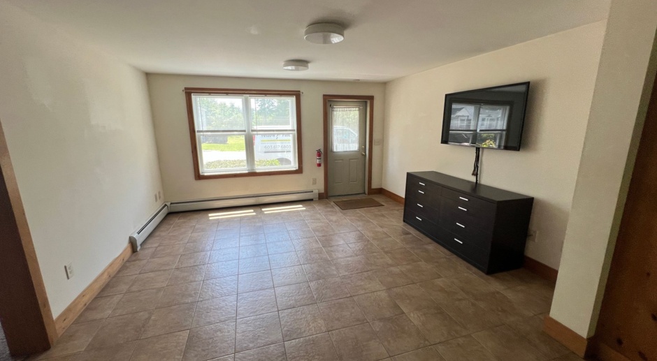 Well maintained, spacious University Student Rental- Room rental in a 4 bed/ 1 bath house