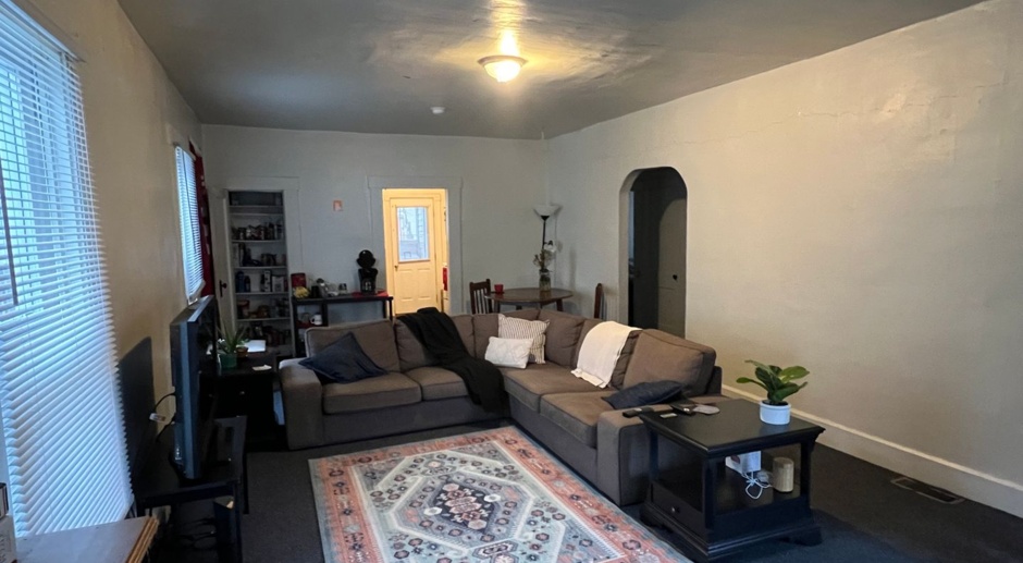 3 Bedroom Close to Campus Available August 2024