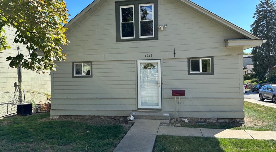 bright 4 bedroom single family home in KCMO! 