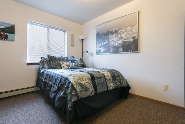 Charlamain Apts by SCSU..Privacy, Relaxing Sundecks, Heated Parking