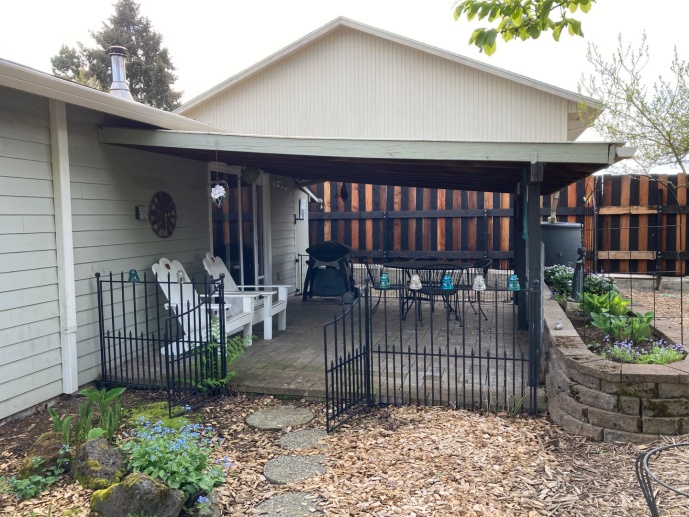 Furnished Single Level Home in Newberg