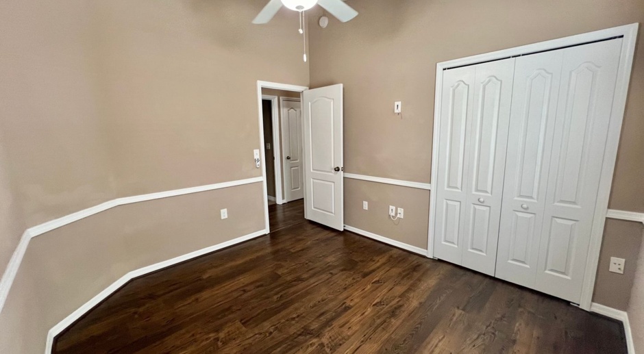 Upgraded 3BD/2.5BTH Townhome in Gated Community!