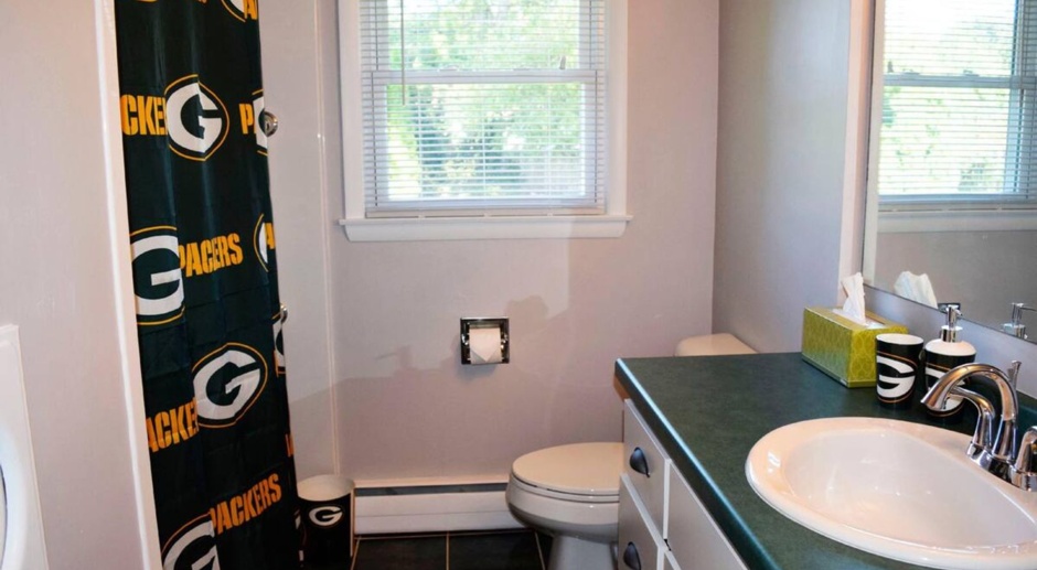 FURNISHED RENTAL: The Perfect Packer Place - Lambeau Lodging