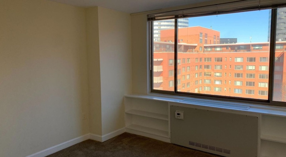 1111 Arlington Blvd #921 (RIVER PLACE WEST) - Listed by Heather Paterno