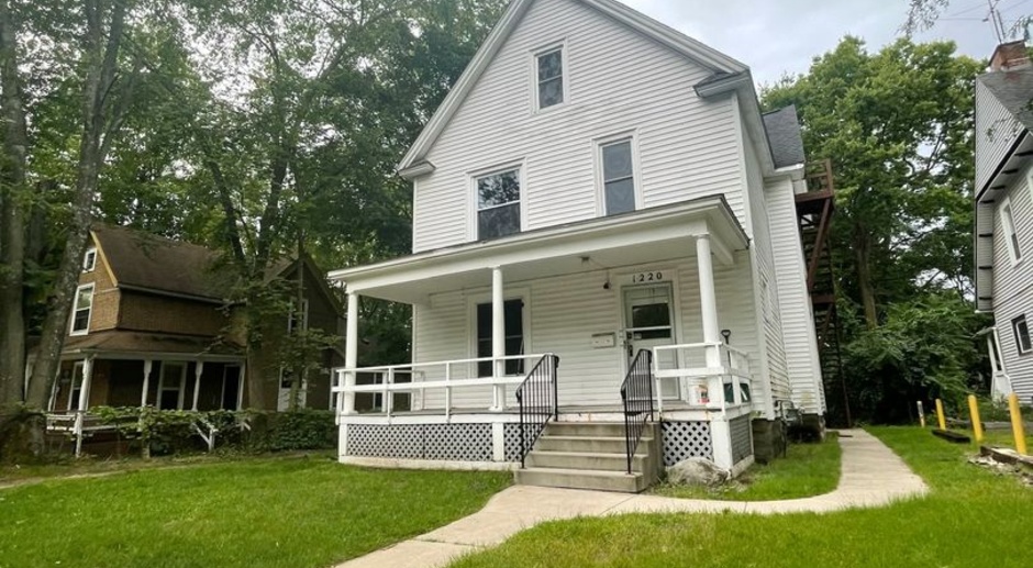 *Read listing details* 1220 Prospect St. - POTENTIAL AVAILABILITY FOR FALL 2024!