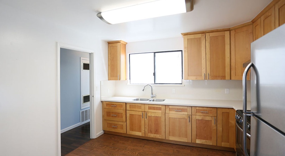 OPEN HOUSE:Thurday(4/11)6pm-6:20pm  Top Full Floor 3BR/1.5BA flat in Central Richmond,1 car parking included,Shared Yard/Laundry (718 26th Avenue)