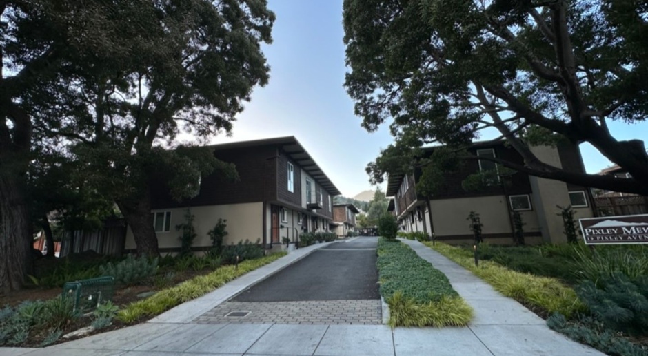 EPIC REA - 2 BR/1 BA Townhome w/1 Pkg in Great Corte Madera Location