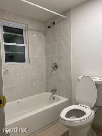 Newly Renovated 3 Bedroom 1 Bathroom Apt 2nd Floor Triplex/West End in New Rochelle