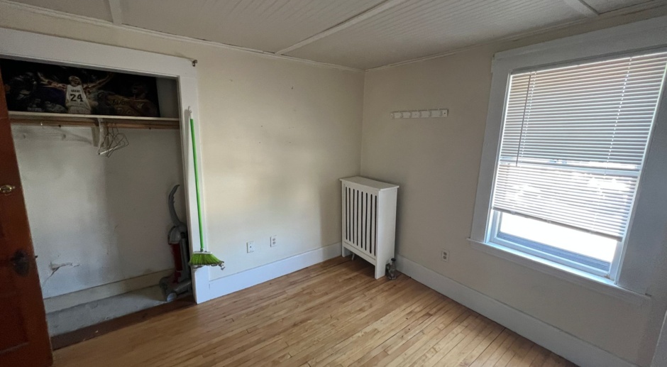 UNH HOUSING 5 Bed Occupancy w/ Parking Available!