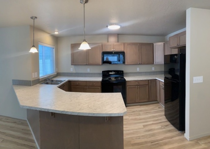 Apartments Near $1995 / 3br - 1392ft2 - 1/2 month free special, Brand New 3 bedroom 2.5 Bath town homes (Spokane Valley)